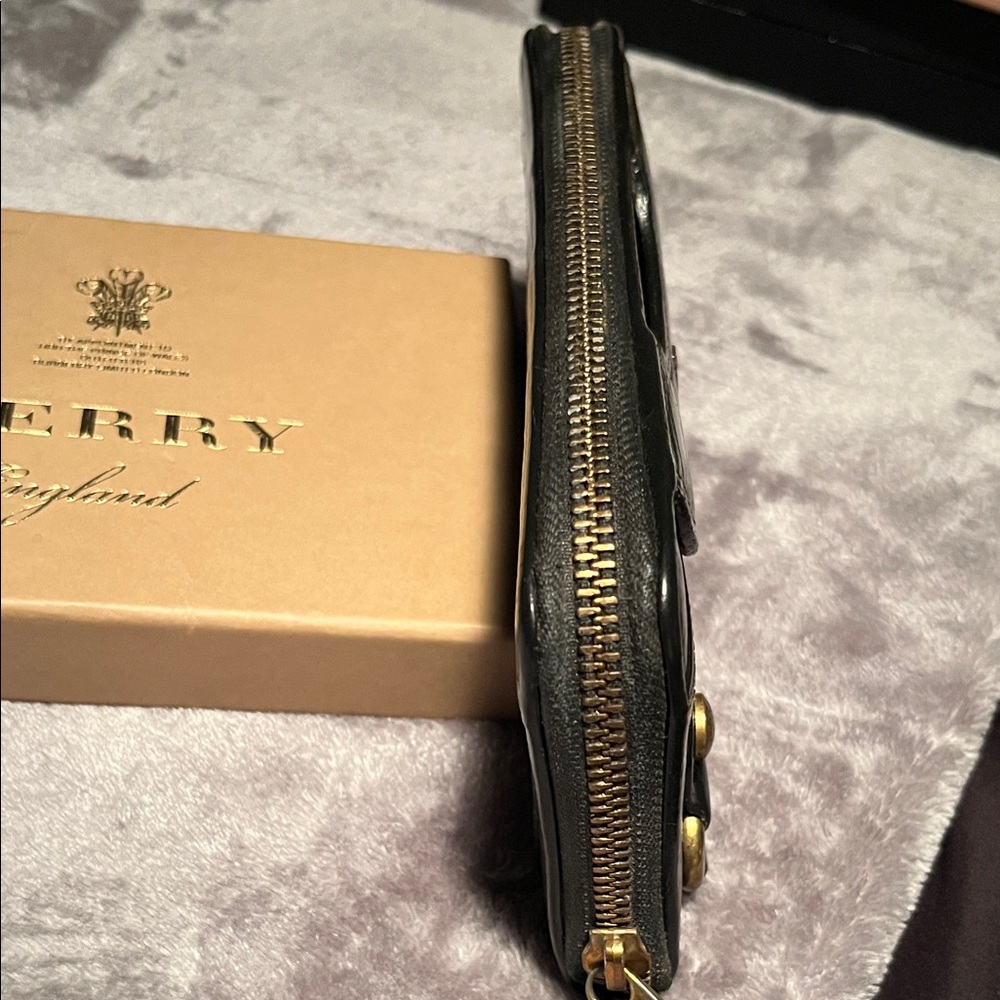 Vintage Burberry Blue Label, Black Leather Zip-Around Long Wallet - Picture 6 of 16